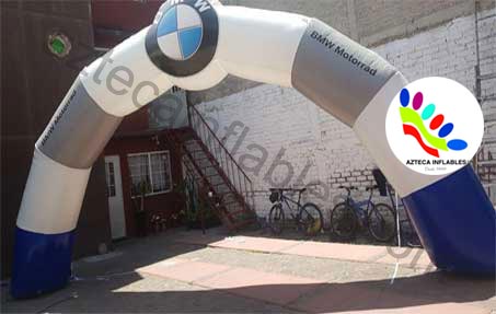 arco inflable BMW con logotipo al centro realzado